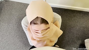 Istri Arab Hamil Merintih Minta Berhenti Saat Dipaksa Menghisap