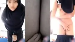 Aisyah Si Gadis Kecil Berhijab Hitam Yang Menggoda