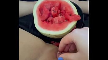 Melon Membiakkan Orgasme Perempuan Buatan Rumah – Video Panjang Porno Arab Penuh 2025 – Amatir Saudi Terbaik – Masturbasi Nakal Putih Salju Arab – Fetish Makanan Ekstrem – Buah Di Memek Ketat Remaja – Cewek – Los Angeles – Usa