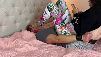 Budak Kaki Tertangkap Di Bawah Telapak Kaki Perempuan Asia