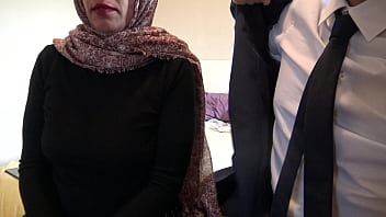 Istri Turki Yang Suaminya Tukang Telanjur Rela Pantatnya Dikentutin Oleh Pengusaha Inggris