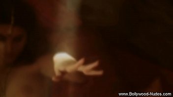 Pacar India Perkenalkan Sensasi Telanjang Yang Menggoda