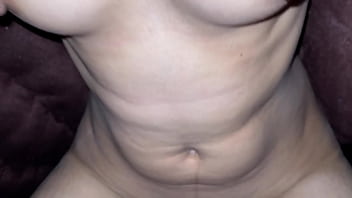 Bhabhi Montok Goyang Di Balik Selimut Saat Musim Dingin