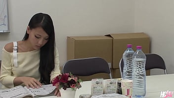 Gadis Jepang Ren Azumi Tergila-gila Menelan Dua Kontol Gagah