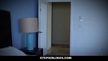 Panas Tubuh Dan Daging Ranjang Bersama Saudari Tiriku