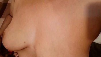 Mohini Melahap Payudaranya Sendiri Dengan Gerakan Lambat Dan Menggoda