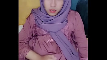 Solo Menggoda Dengan Hijab Dan Gaya Menyimpang
