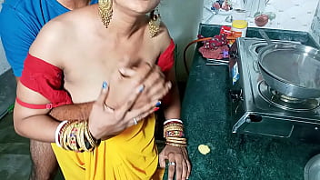 मालिक ने रसोई में 21 साल की नाजुक कामवाली लड़की को चीखते हुए चोदा