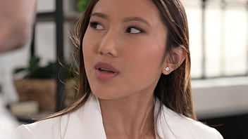 Agen Properti May Thai Menggoda Klien Hingga Rela Ditiduri Tanpa Batas