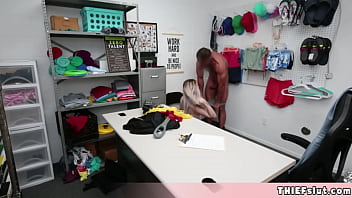 Gadis Muslim Manis Ketahuan Nyuri Mainan Seks Di Mall, Apa Yang Terjadi Selanjutnya?