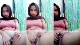 Gadis Berjilbab Pamer Payudara Dan Masturbasi Untuk Pacar