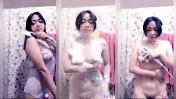 Tante Vie Mandi Telanjang Bulat Di Mango Live, Bikin Sange!