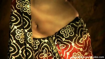 Gadis India Menggoda Dengan Rayuan Murni Yang Membuat Bergairah