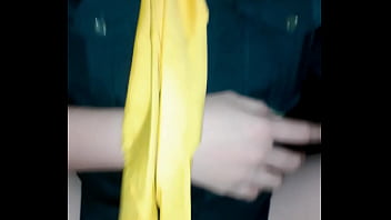 น้องเนตรนารีขอหยิบควยเพื่อนชายมาเขี่ยหีตัวเองจนเสร็จ เลยตอบแทนด้วยการให้เพื่อนพ่นน้ำกามใส่หีตัวเองจนไหลเลอะเทอะ