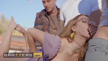 Angel Youngs Buka Bazar Dadakan, Siap Menerima Kontol Siapa Saja Di Mulutnya Yang Menggoda