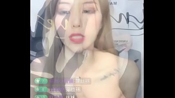 主播小妹光溜溜脱衣诱惑