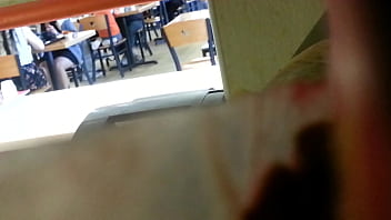 Gadis Oriental Menggoda Dengan Celana Dalam Yang Menggoda