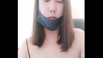 Tubuh Seksi Bergoyang Di Gogo Live