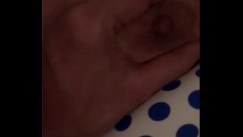 Gadis India Menggairahkan Menggunakan Vibrator Tangan Dengan Suara Hindi Yang Menggoda