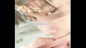 清纯女仆反差婊跪求口爆，射精瞬间疯狂舔弄龟头，精液喷满脸还馋得直呻吟