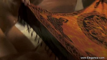 Pijat Erotis Badan Seksi Milf India Yang Menggoda