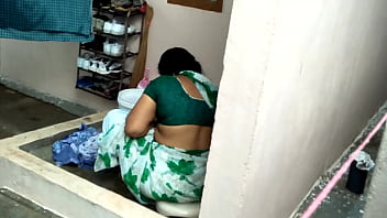 Tante Mythri, Si Gadis India Yang Menggoda Dan Penuh Gairah