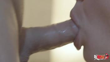 Mulutku Basah Karenanya Saat Batang Kerasnya Menusuk-nusuk Rongga Mulutku