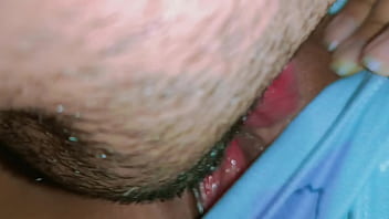 Desi Si Cewek Hijab Nakal Di Kampus Yang Sengaja Membiarkan Dirinya Tertangkap, Memamerkan Memeknya Yang Cantik Dan Menggoda