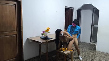 Si Latino Ganteng Dan Teman Arabnya Beraksi Di Kolombia, Meniduri Pelayan Seksi Yang Melayani Mereka