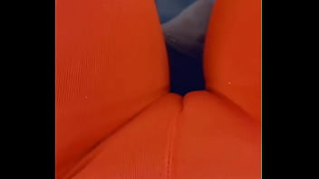 Sorotan Panas Kamar Gym: Lekuk Menggoda Yang Bikin Panas