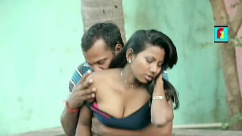 Dada Montok Desi Yang Menggoda