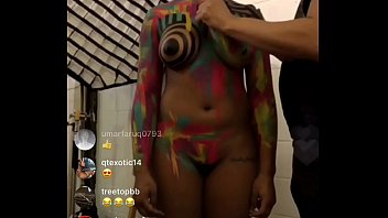 Payudara Keluar Saat Live Instagram