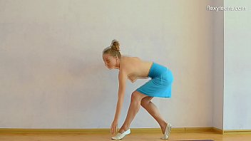 Gerakan Super Panas Pesenam Seksi Mostik Bikin Nafsu Membara