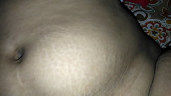 Gadis India Yang Menggoda Dengan Lekuk Tubuh Memikat