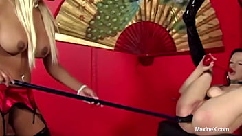 Maxine X Dan Janessa Jordan Saling Hantam Pantat Dengan Ganas!