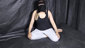 Aku Mainin Memekku Sampai Air Susuku Mengucur Deras Di Celah Pahaku, Saksikanlah Aku Sarah Si Jalang Yang Haus Rangsangan