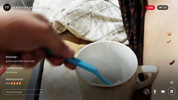 Kembali Menikmati Siaran Langsung Terjorok Keluarga Lina: Menelusuri Bulu Kemaluannya Yang Menggoda