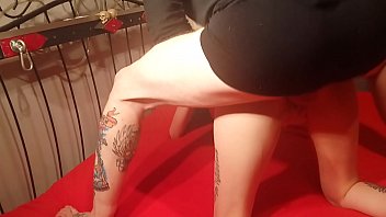 Adik Tiriku Memuaskan Nafsuku Dengan Tinju Dan Kontol Sekaligus