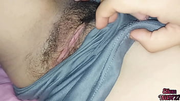 Mainin Memek Sempit Adik Tiriku Yang Menggoda