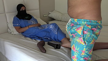 Suami Inggris Mengajak Para Pria Untuk Memuaskan Istrinya Yang Seksi Dari Mesir