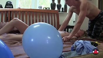 Ibu Tiri Menggoda Dan Memijat Anak Tirinya Yang Taat