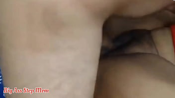 Kakak Tiri Ketahuan Ngintip Adik Tirinya Mandi – Adegan Panas Remaja