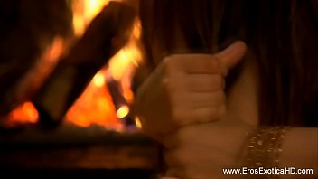 Gadis India Rambut Hitam Legam Yang Ahli Mengulum Kemaluan