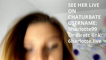 Gadis Kamera Berpinggul Montok Dan Seksi Memancurkan Cairan Panas Di Celananya