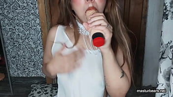 Lian Yang Genit Meremas-remas Celana Dalamnya Hingga Basah