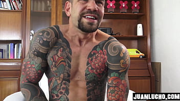 Masturbasi Di Ruang Tamu Yang Membuatku Menggigil