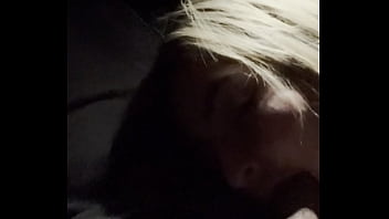 Seorang Gadis Tak Dikenal Mengisap Batangku Sambil Membawaku Melaju Di Jalan Raya.