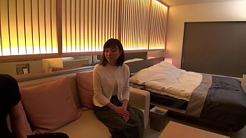 Rekaman Berharga Milf Jepang Seksi Dengan Payudara Montok Yang Menggoda