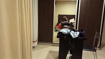 Ibu Muda Lajang Yang Kukenal Di Facebook Bersedia Datang Ke Apartemenku Dan Menyedot Habis Spermaku Lalu Menelannya