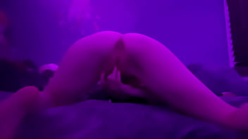 Pelacur Bodoh Itu Membungkuk Sampai Dia Mengeluarkan Cairan